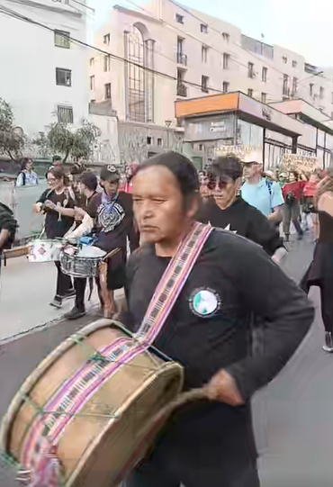 wambraEc's tweet photo. En esta movilización del #15DeNoviembre se escuchan varias demandas por parte de organizaciones de mujeres ante la violencia de género, la calidad de vida, el extractivismo en los territorios. 

#Quito 
#Movilización https://t.co/4Ok0TDvfJW
