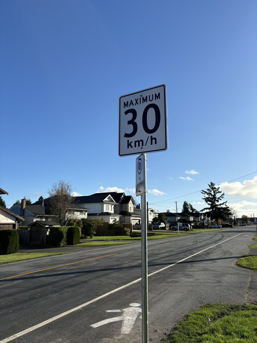 DexterMikek's tweet photo. @Richmond_BC New traffic speed is Steveston is appreciated but signage is confusing. Can you have someone remove the old speed sign at Garry &amp; 4th? I think adding more signage including painting new speed limit on the roadway would help, avg speed is still 70km +. https://t.co/YsJI9ejfPH