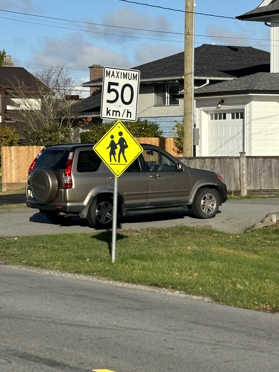 DexterMikek's tweet photo. @Richmond_BC New traffic speed is Steveston is appreciated but signage is confusing. Can you have someone remove the old speed sign at Garry &amp; 4th? I think adding more signage including painting new speed limit on the roadway would help, avg speed is still 70km +. https://t.co/YsJI9ejfPH