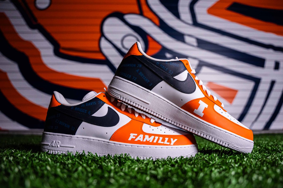 A pair for the seniors.

Coach B’s shoes for our final home game of 2024 against Michigan State feature the names of the 19 players participating in Senior Day. 

#Illini // #HTTO // #famILLy