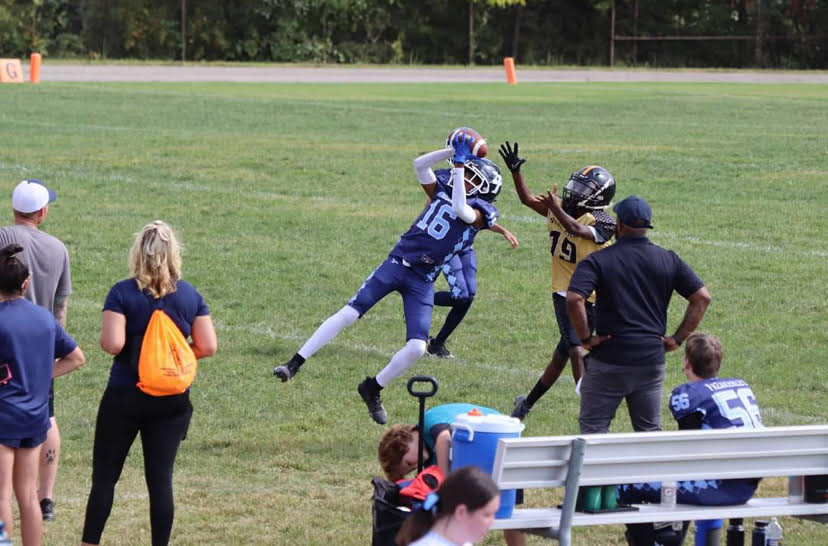 Andrew_Norman16's tweet photo. Interception Vs Soloman Steelers. #interception #youthfootball #wetrain #allstar #Laplatablueknights https://t.co/vGdnTQdnYP