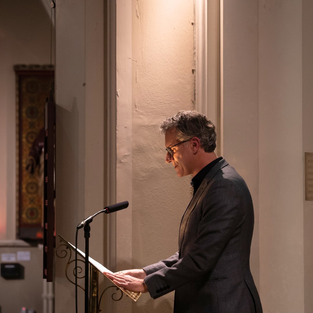 #IsItOk that @AdamHillsComedy is going to be at the Age UK H&amp;F Carol Concert and you don't have a ticket yet? Get yours now - giving.give-star.com/event/age-uk-h…
⁠
#TheLastLeg #CarolConcert #Christmas