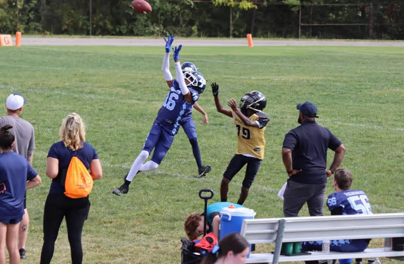 Andrew_Norman16's tweet photo. Interception Vs Soloman Steelers. #interception #youthfootball #wetrain #allstar #Laplatablueknights https://t.co/vGdnTQdnYP