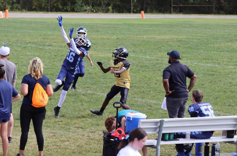 Andrew_Norman16's tweet photo. Interception Vs Soloman Steelers. #interception #youthfootball #wetrain #allstar #Laplatablueknights https://t.co/vGdnTQdnYP