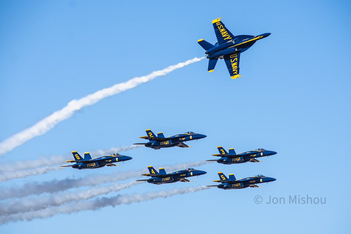 jonmishou's tweet photo. @BlueAngels 
#usa 
#aviationdaily 
#PhotoFriday 
#photographyday 
#airshow 
#f18
#photooftheday 
#flexfriday https://t.co/s3fqUh4n24
