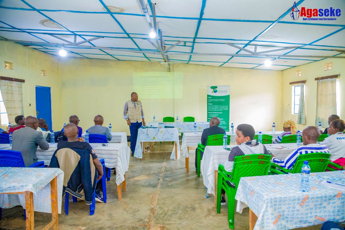 AgasekeTv's tweet photo. @Greenland257 a organisé du 13 au 14/11/2024, en @RuyigiProvince, une formation sur le leadership serviteur, réunissant une diversité de participants, notamment des représentants de groupes communautaires, des confessions religieuses, des coopératives, et des associations locales https://t.co/aGkuzu7swe
