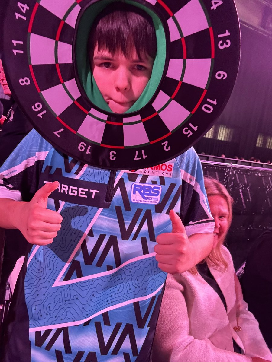 kinga_kay's tweet photo. @RobCross180 @OfficialPDC come on 🎯 https://t.co/f71lcpcWlO