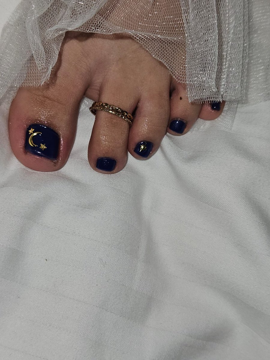 RedGirl30985294's tweet photo. Good night feet lovers💋 https://t.co/AyTo8sklEI