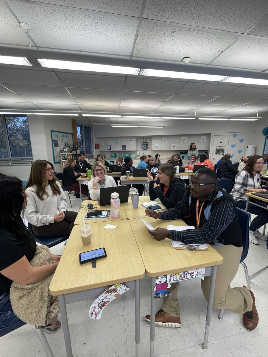 JP productive! Nous avons analysé les données de l’OQRE, aligné notre plan pluriannuel et réfléchi aux meilleures stratégies à adopter. Le tout en mettant en pratique la conception universelle de l’apprentissage.