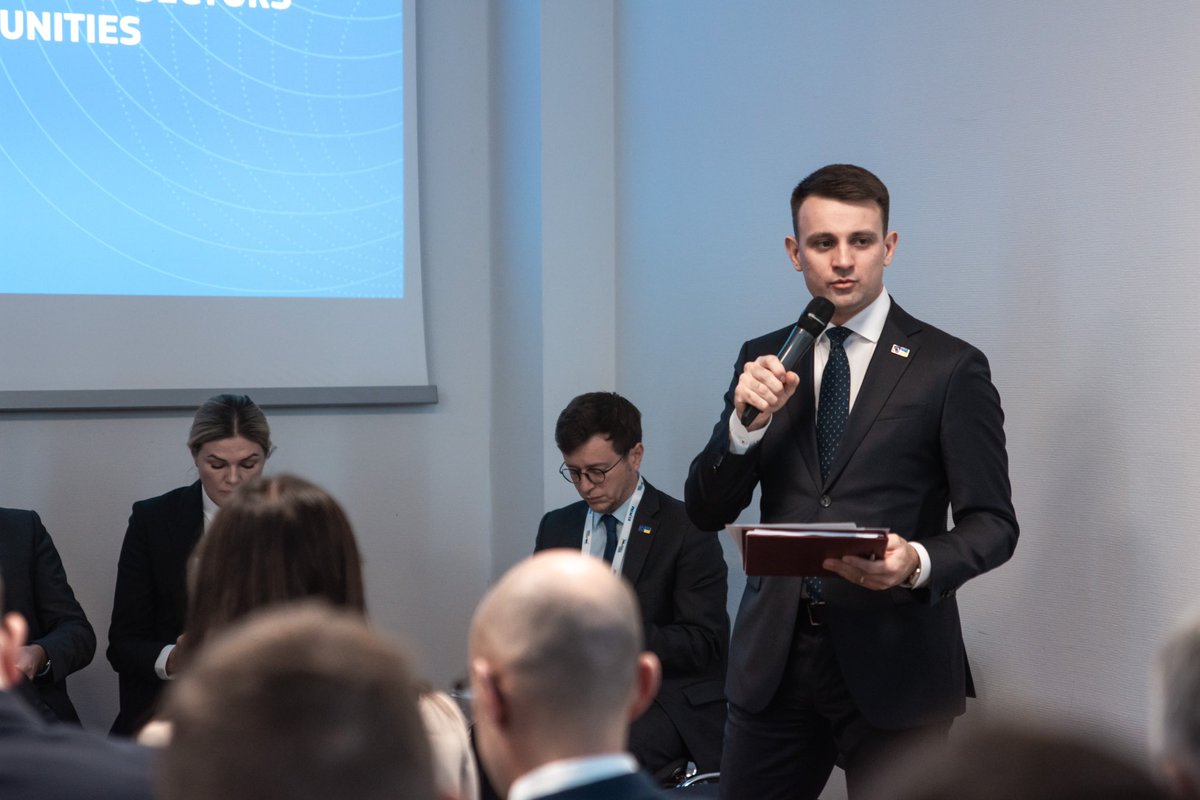 OrestTokac's tweet photo. Proud to bring the 🇪🇺 #EU to the forefront of the int'l #Rebuild #Ukraine Expo in #Warsaw, speak on panels, moderate workshops &amp; kick-off two new initiatives:
💫 Inaugural EU-Ukraine #Investment #Conference 
📢 Appeal to EU-based businesses to invest in rebuilding of Ukraine https://t.co/lp9Fef17wA