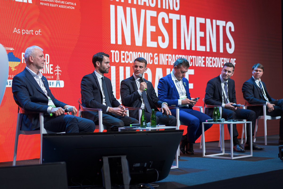 OrestTokac's tweet photo. Proud to bring the 🇪🇺 #EU to the forefront of the int'l #Rebuild #Ukraine Expo in #Warsaw, speak on panels, moderate workshops &amp; kick-off two new initiatives:
💫 Inaugural EU-Ukraine #Investment #Conference 
📢 Appeal to EU-based businesses to invest in rebuilding of Ukraine https://t.co/lp9Fef17wA