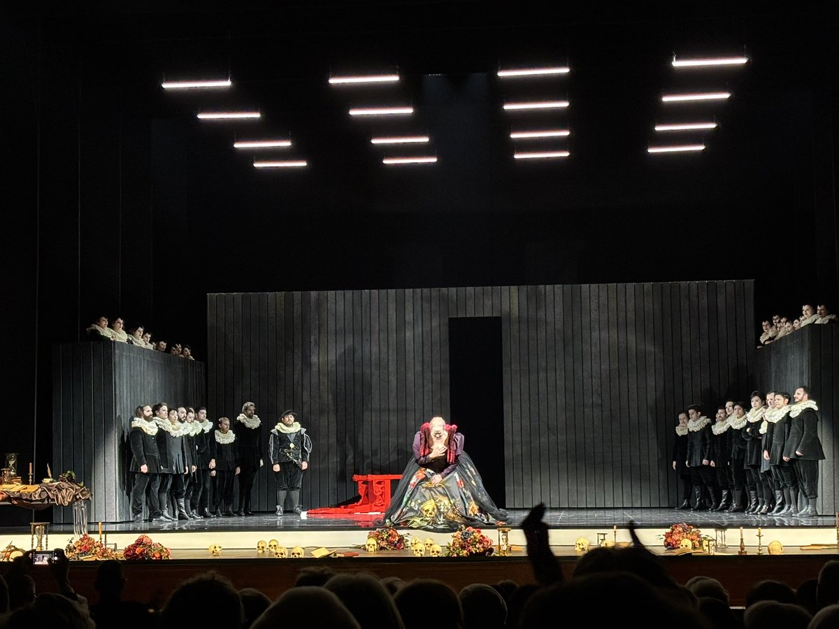 Jessica Pratt curtain call 👑