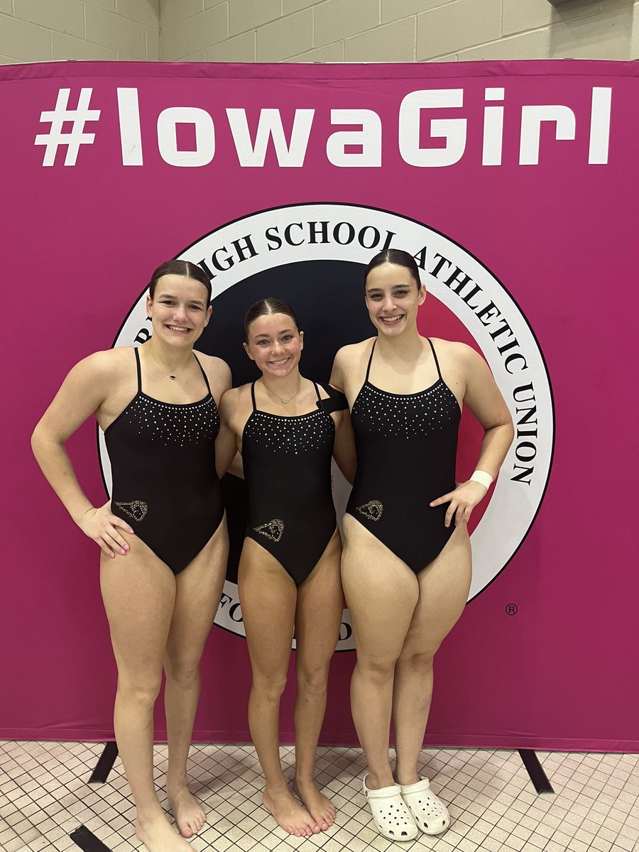 SEPSwimDive's tweet photo. These Rams are ready for the state diving meet! https://t.co/RLMxXEmBg4