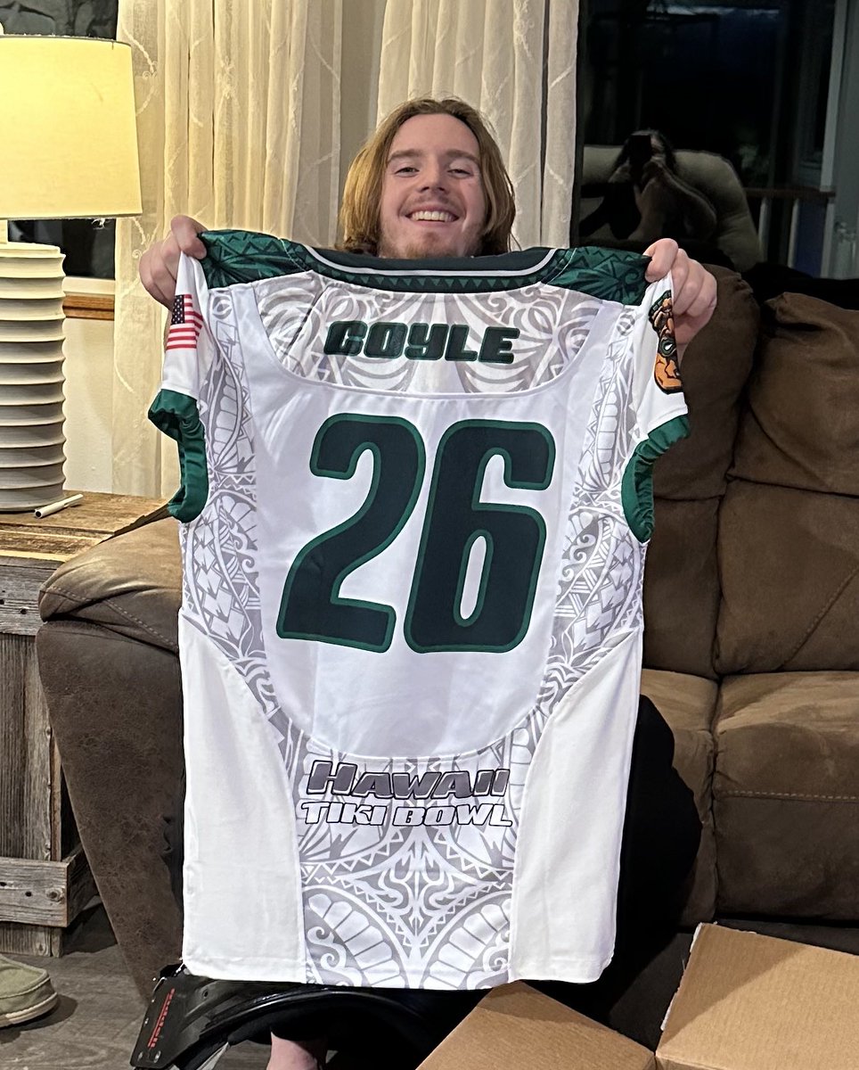 ElliottCoyle's tweet photo. Got my gear for Tiki Bowl! Aloha!!!
@HawaiiTikiBowl @CadaRangersFB @EstacadaHS https://t.co/cqHg7q4xdu