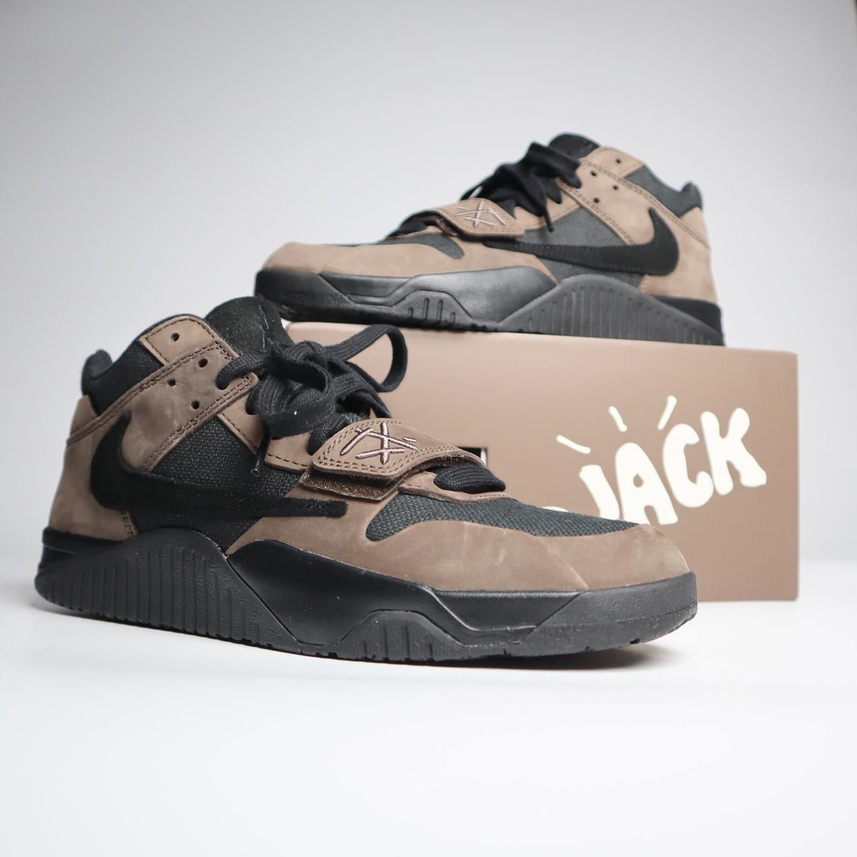 11月19日発売予定 TRAVIS SCOTT × NIKE JORDAN JUMPMAN JACK TR DARK