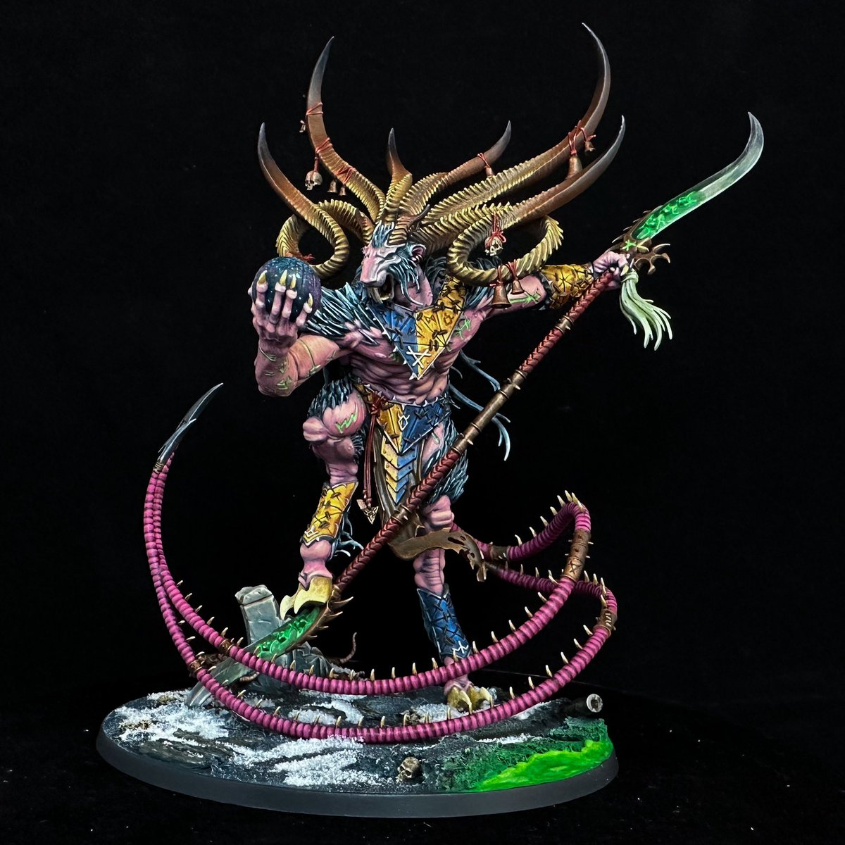 EsperWatkins's tweet photo. Finished my Vermin Lord! Surprised I was able to do it as quickly as I did. Little messy in some places but on the macro I think it looks fantastic. https://t.co/pjTTYbIBSY