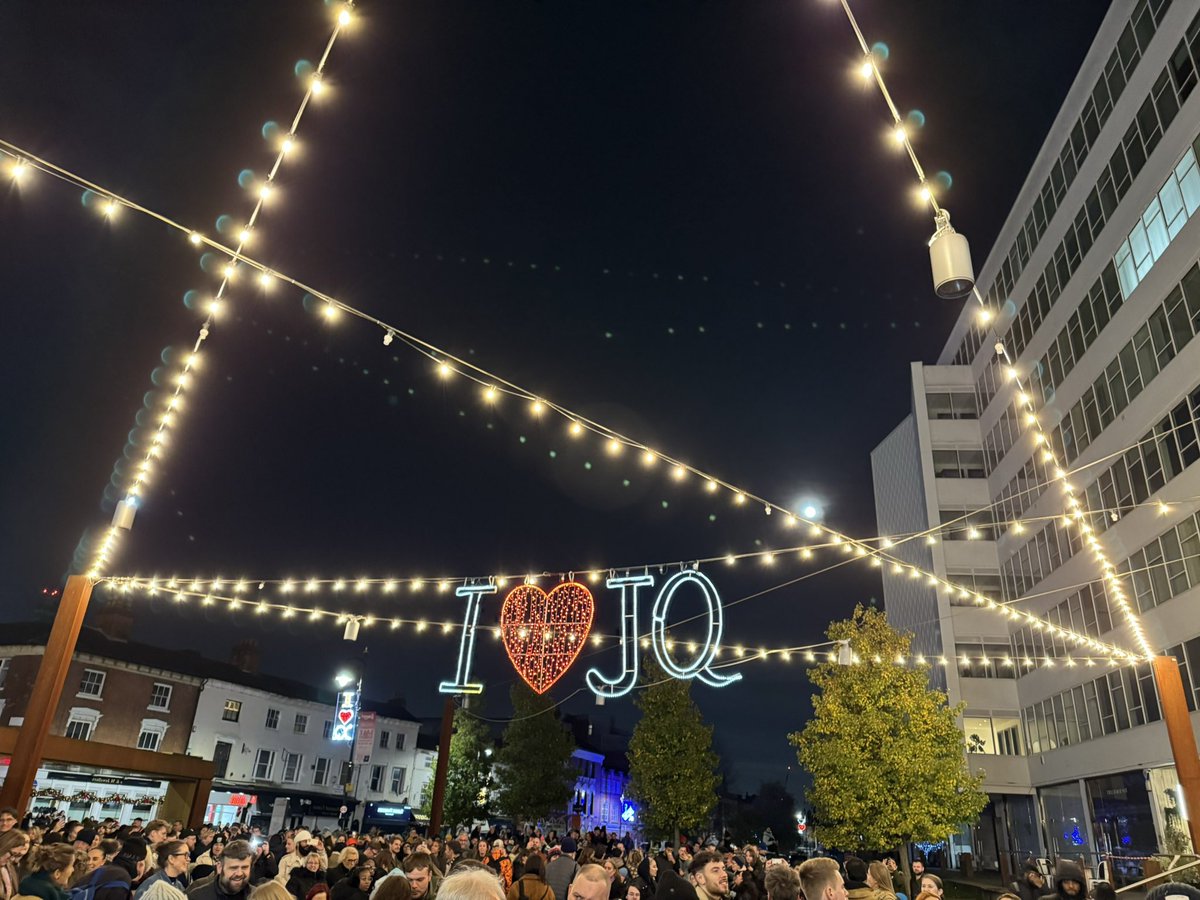MyJQ's tweet image. The run up to #Christmas has started in the #JewelleryQuater with the Christmas lights switch on and #FireworkDisplay
#JQLife @JQBID #TheBigPeg #GoldenSquare