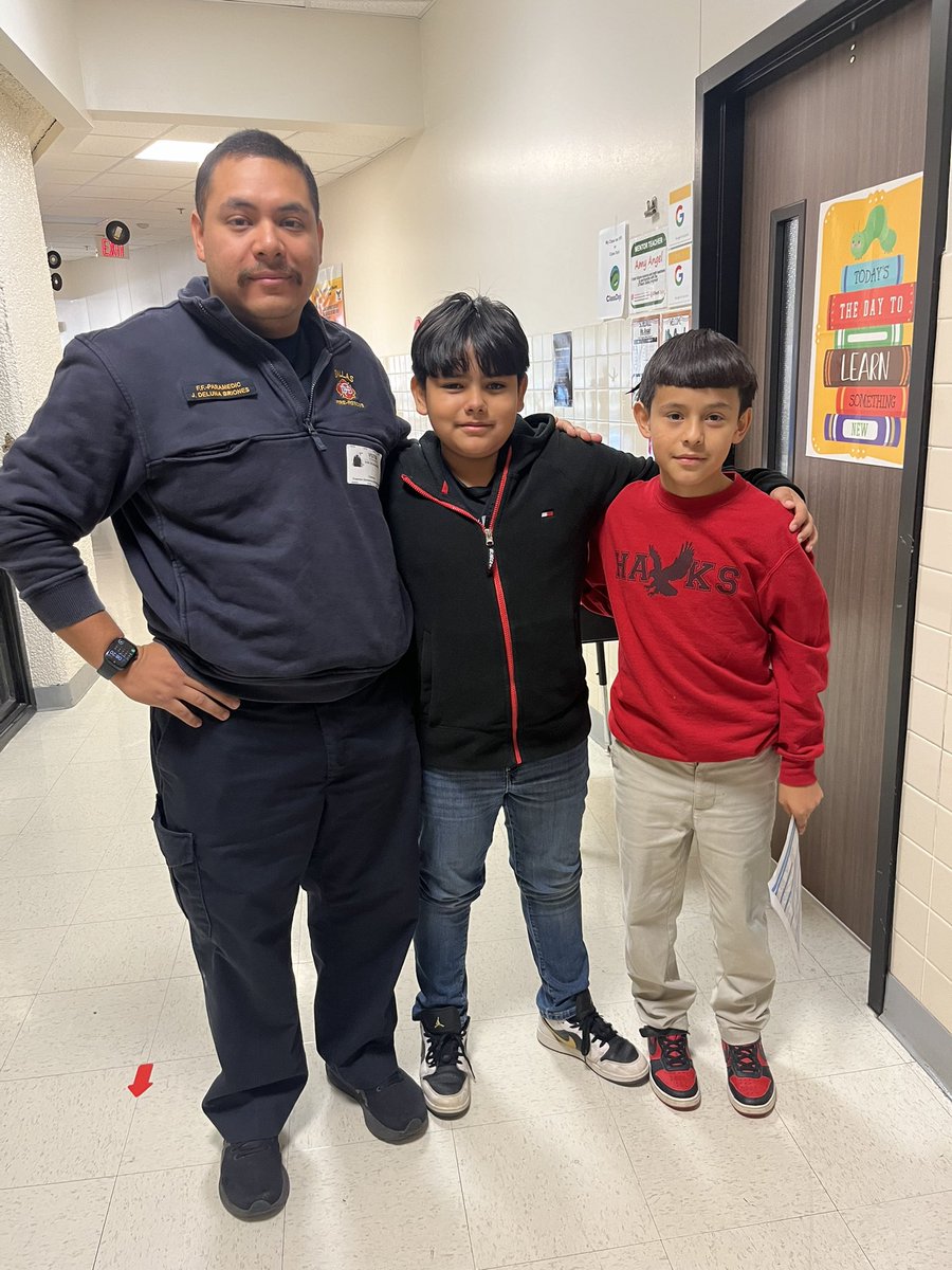 DelunaBriones's tweet photo. Thank you to our counselors for a phenomenal Career Day @Freeman_Hawks ! It was such a blessing seeing my little brother share his dream career with my students! ✨😭🫶🏼 Proud sister! https://t.co/vbuxoPCent