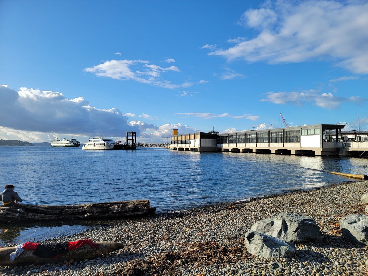 caseyworks's tweet photo. a glorious Friday in downtown Seattle https://t.co/QfOvvWnTbd
