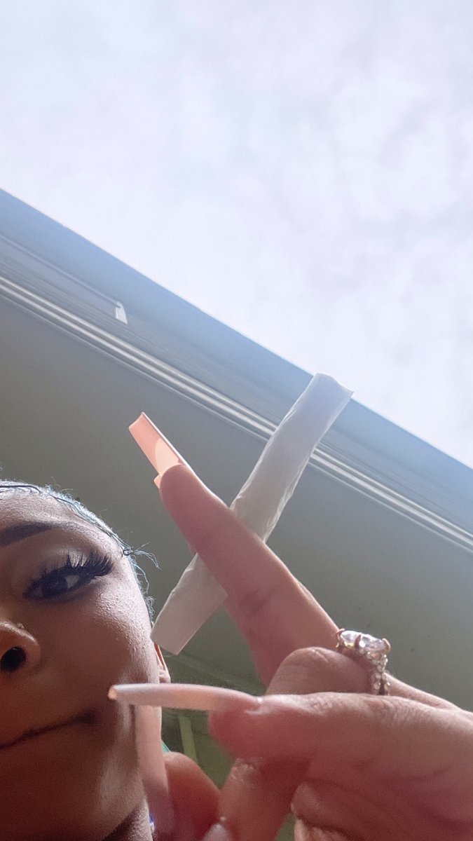chinama67010664's tweet photo. #pearlqueen , kno i blow down https://t.co/mU5suuDC0w
