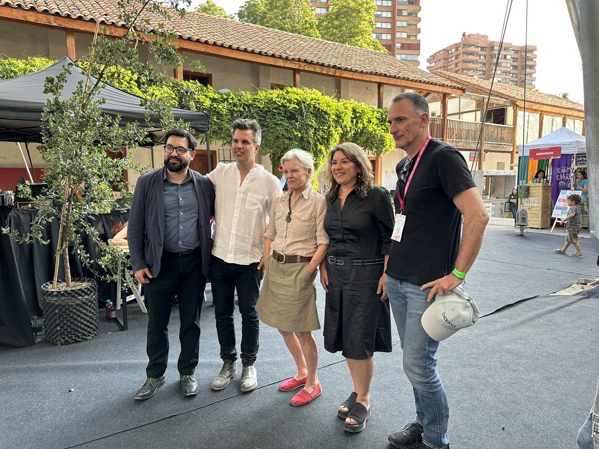 El ministro (s) del Medio Ambiente, Maximiliano Proaño, participó en la inauguración del Festival Ladera Sur, iniciativa que convoca a personas, comunidades, organizaciones e instituciones que valoran y protegen la naturaleza. 🐋🌱🍄‍🟫