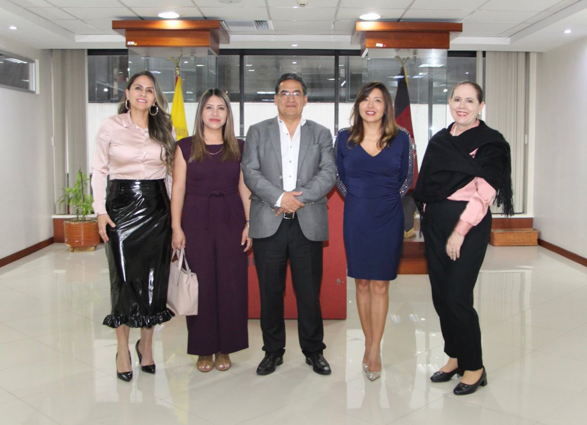 👨🏻‍⚖️⚖️👩🏻‍⚖️ #HOY | El presidente de la <a href="/CorteNacional/">Corte Nacional de Justicia</a> de Justicia, Dr. José Suing <a href="/Ppsuing/">Jose Suing Nagua</a> y la presidenta de la #SalaLaboralCNJ, Dra. Consuelo Heredia, recibieron la visita protocolar de una delegación de la Asociación de Mujeres Juezas del Ecuador <a href="/AMUJE_EC/">AMUJE</a>, encabezada por su