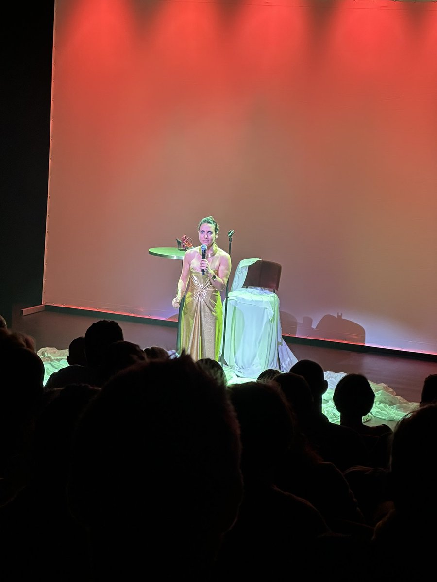 Ce soir excellentissime soirée avec Olivia Moore. 
On a rit, on a parlé poil et sensibilité. Bref on n a vécu un beau moment.