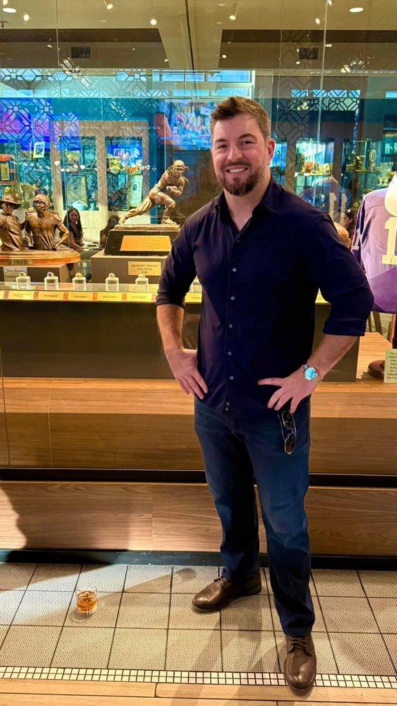 MatthewsMorning's tweet photo. Rex standing in front of the trophy he was robbed of at the HBC’s restaurant https://t.co/wH5VJEgThv