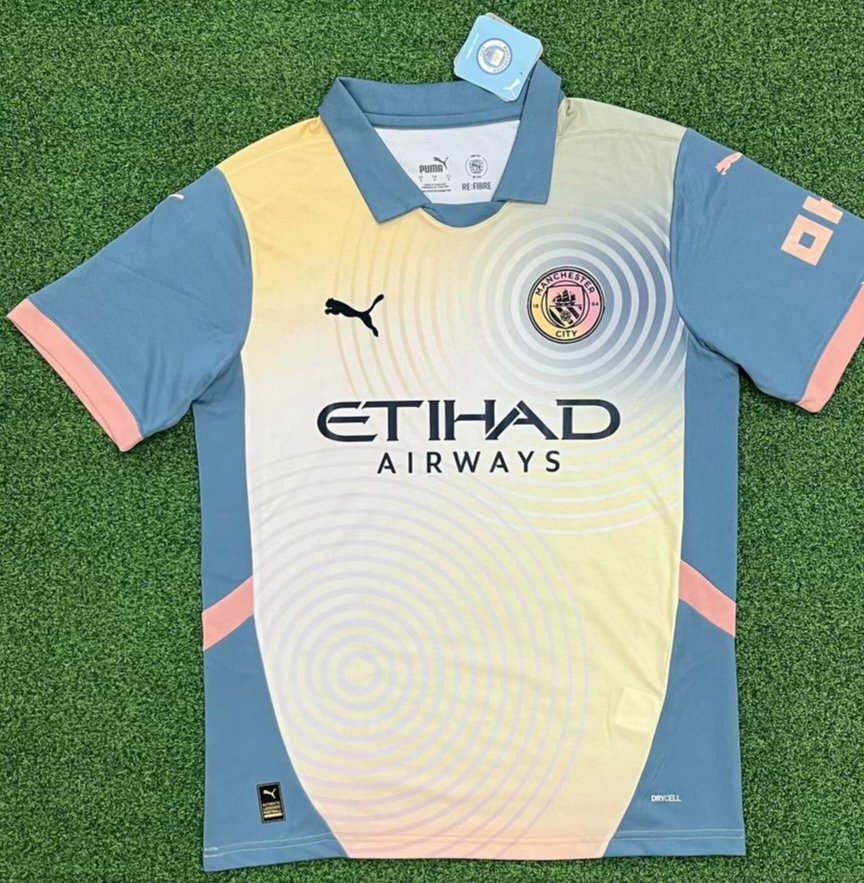 si_grady's tweet photo. 🇺🇳Manchester City x Noel Gallagher collab🇺🇳

Available in adults sizes S-3XL
Kids FULL KIT! All ages available 

💵 Shirts and Kids kits £25
🖨️ FREE Name/Number Printing
✈️ FREE Delivery 

DM for enquiries &amp; to place your orders!!

#ProReplicaUK #ForTheFans #BlackFriday https://t.co/H1zoyd0aeZ