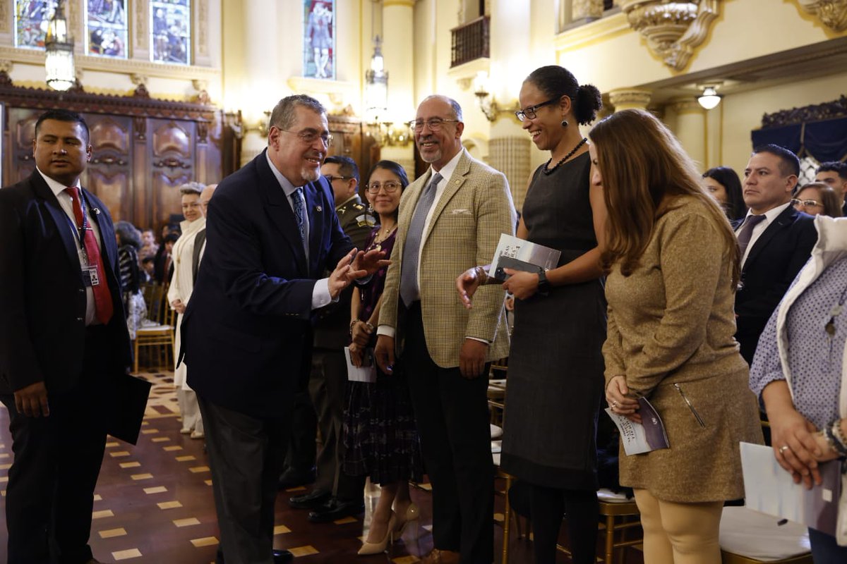 DiariodeCA's tweet photo. #ArtesDCA I En el Palacio Nacional de la Cultura, en el Salón Banderas se celebra el 90 aniversario de la marimba Maderas de mi Tierra, ya que fue constituida en 1934. Se ha presentado en los más diversos escenarios de América y Europa.
✍️🏻 @MarisolV_DCA
📷 @CeciliaV_DCA https://t.co/ikEjbX4sz9
