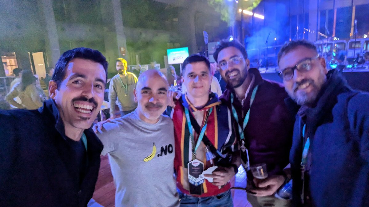 Pues me ha hecho ilusión conocer a <a href="/david_bonilla/">David Bonilla</a> y descubrir que soy un pura sangre. Mucha suerte con tu nuevo proyecto y muchas gracias por este pedazo de evento. El año que viene repetimos! #TRG24