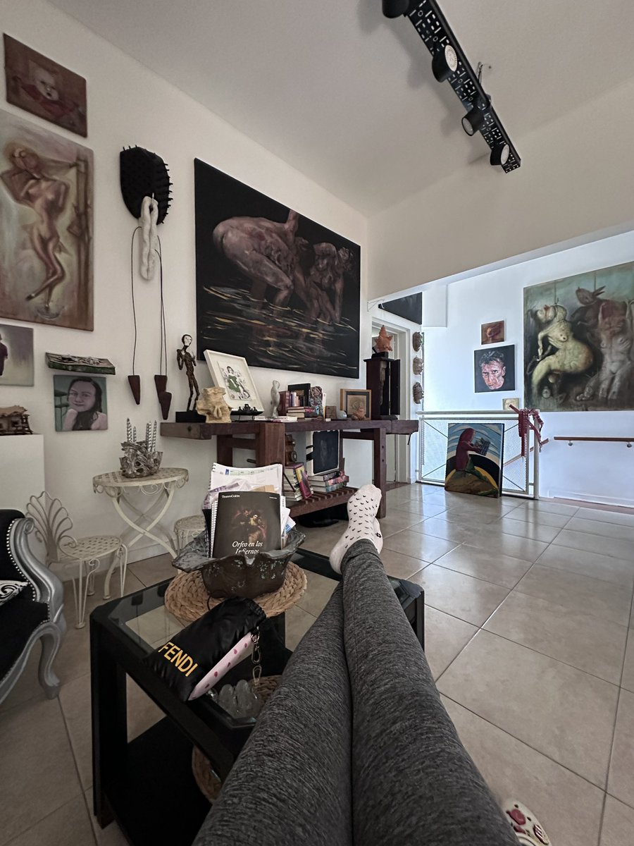 AlePerotti72's tweet image. Perotti galería que viene apostando al arte hace tantos años ahora Zolida galeria.
En el primer piso de la casa se encuentra parte de la impactante colección que reúne más de cien obras, puede ser visitada también, además de las muestras exhibidas en el espacio de la PB.