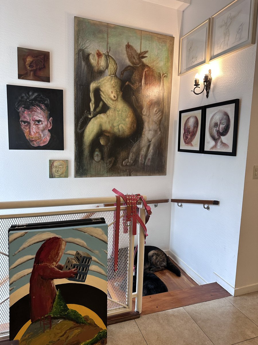 AlePerotti72's tweet image. Perotti galería que viene apostando al arte hace tantos años ahora Zolida galeria.
En el primer piso de la casa se encuentra parte de la impactante colección que reúne más de cien obras, puede ser visitada también, además de las muestras exhibidas en el espacio de la PB.