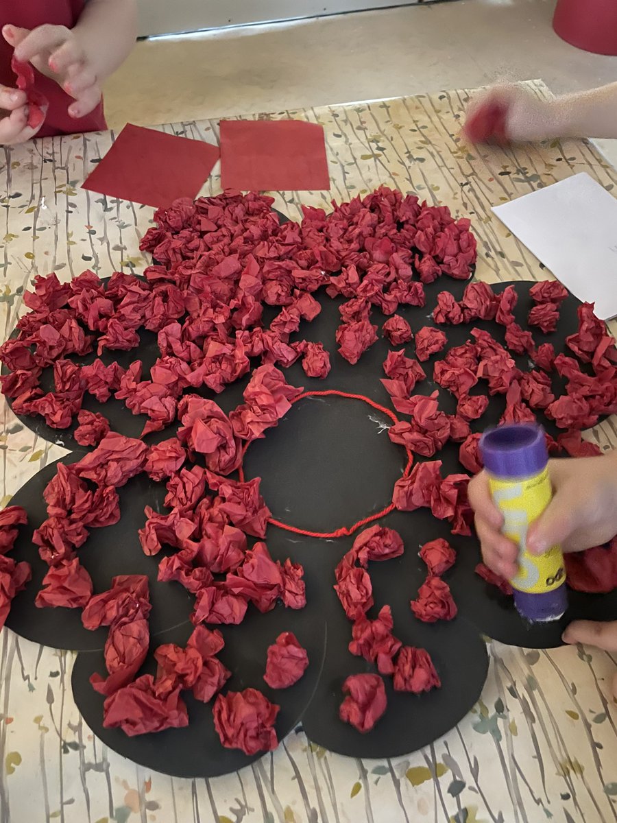 We then paid our respects to the armed forces by taking part in Remembrance Day by reading stories, observing a moments silence and making our own poppies #BGEarlyYears #BGExtra
