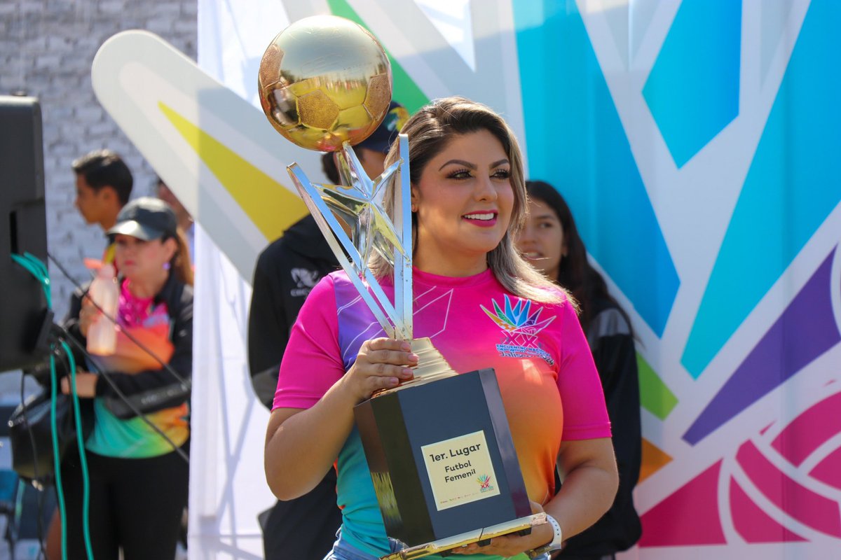 AleSanchezAcuna's tweet photo. ¡Cerramos con broche de oro el XX Encuentro Nacional Deportivo de los CECyTES! 💚🧡
Nuestras campeonas de fútbol femenil ganaron la última copa de la temporada💪🏻Gracias a todos los que hicieron de este evento algo inolvidable. ¡Jalisco es grande por su gente! 🙌🏻" https://t.co/UaJZrD4H5F