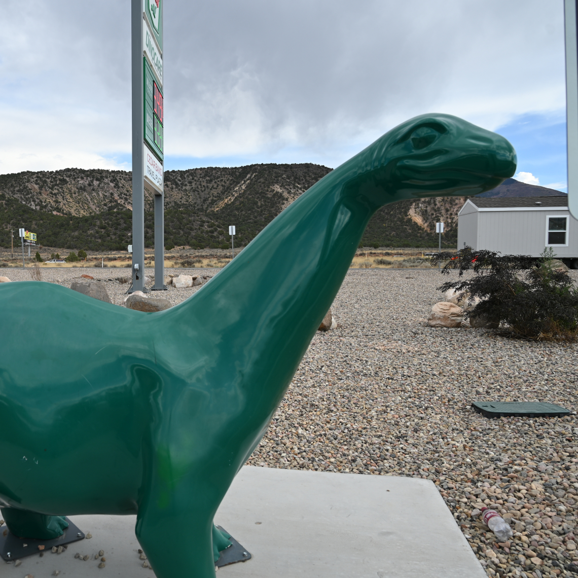 CedarBandTP's tweet photo. Arlo says "I’m just here for the Friday vibes and the weekend snacks!" #cbtravelplaza #cbtp #cedarbandofpaiutes #arlo #sinclairdino #fridayvibes #exit51 #southernutah https://t.co/g1UKOeHg4K