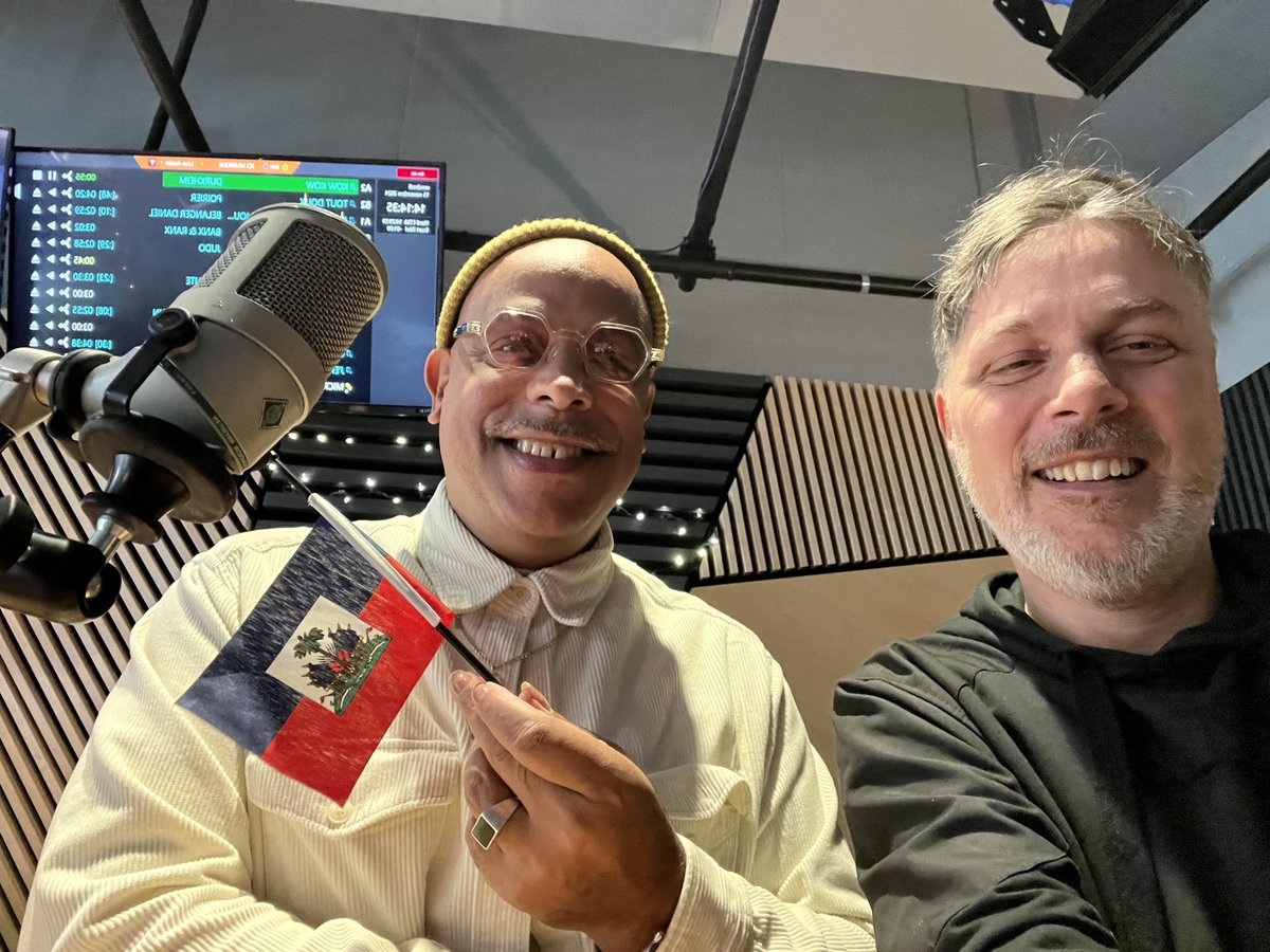 etiennecp's tweet photo. Les derniers succès haïtiens de @lojibaby @andybeatz__ #5Lan @DurkheimHt à l’émission #ViaFehmiu avec @Philippefehmiu sur @icimusique de @iciradiocanada. 🇭🇹#haiti
🎧🔗 https://t.co/HXmV04qcoT https://t.co/4bYCmbpJLq