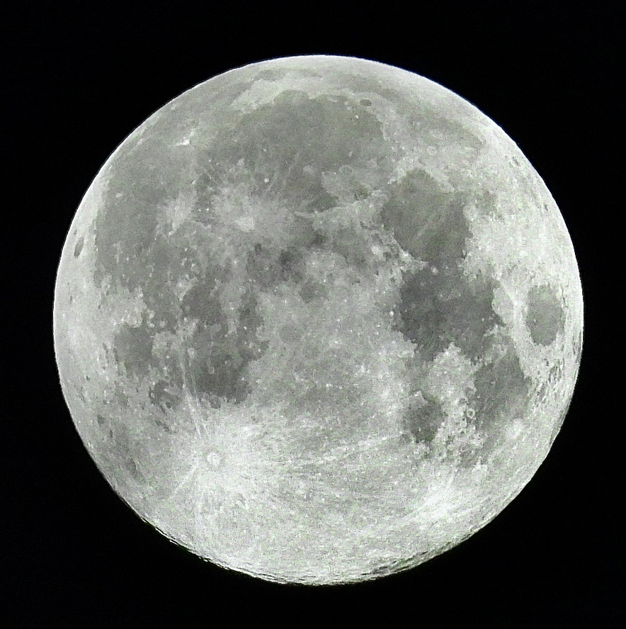 Moon at 22.52 GMT on 15 November, some light wispy cloud and haziness.
Moon was 99.9% illuminated (New Moon was at 21:28 GMT). Nikon Coolpix P950.
