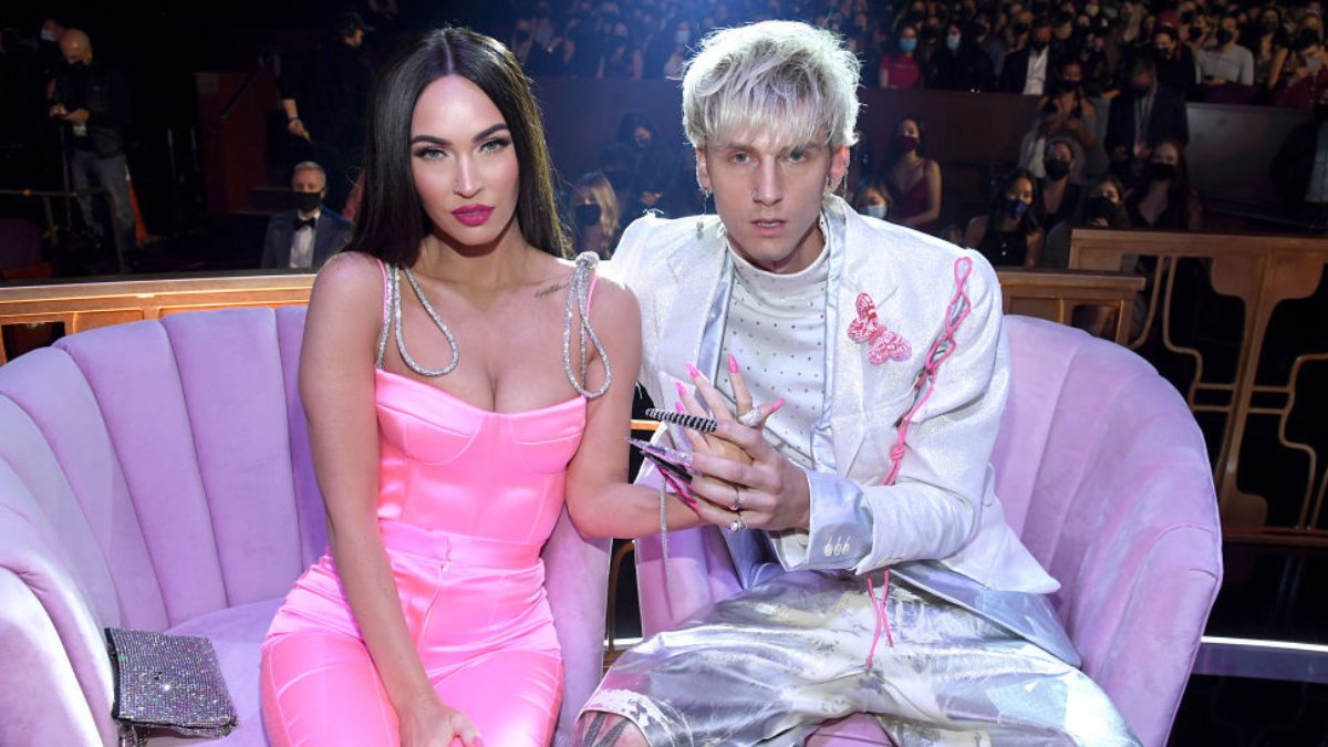 ALT1023's tweet photo. Megan Fox Makes First Public Appearance Since MGK Pregnancy Announcement | ALT 102.3 https://t.co/b895WTByvf https://t.co/avh1cUWGVF