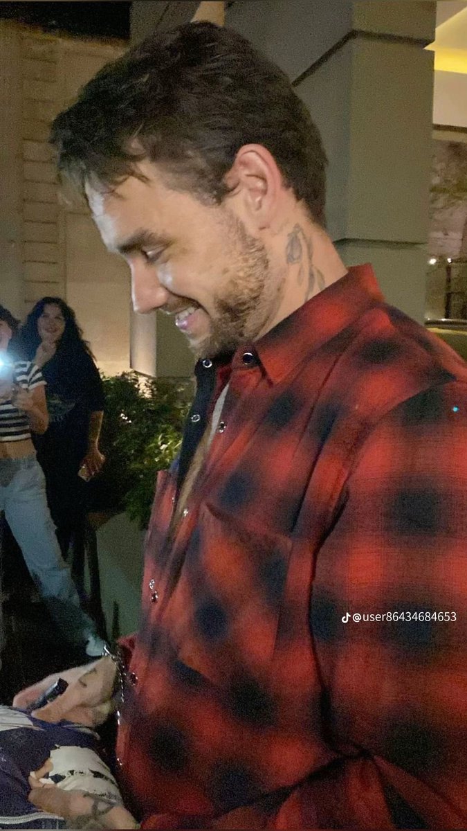 Oliwia82294561's tweet photo. I hope your funeral will take place as soon as possible so that you can finally rest in peace and that your family and loved ones can finally mourn peacefully.
Rest In Peace Liam,
We Love You🕊️💔🙏
5/5
#WeNeverForget #InOurHearts
#ForEverWithUs #directioners
#liampaynejustice https://t.co/m86SHEoz72