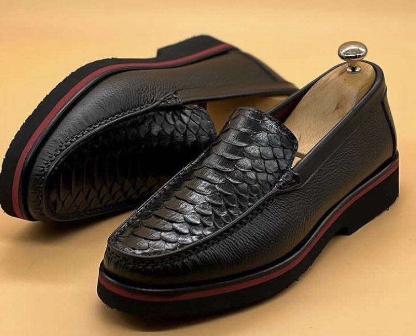 Dear Twitter Users I’m asking for 1 second of your time today to help RETWEET my shoe craft  😊❤️ 

 Yahweh Adeboye 33.88% in October Number 1 Obough wizkid Mike Tyson Maggi kese pinothropist Ghana goat pinomusk Messi Chidinma what a goal Madonna Ronaldo Jake Paul