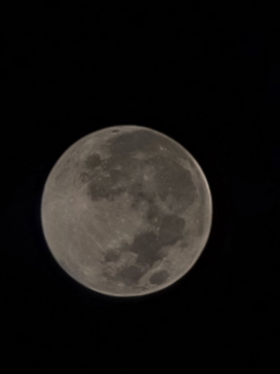 سحر القمر بالشتاء شيء لا يوصف ✨️😌