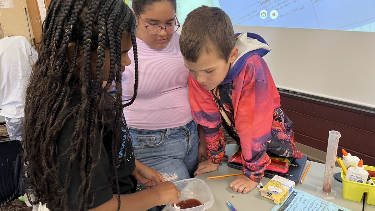 brianmclark47's tweet photo. To understand matter, these #204BravesPride scientists from DRE are looking at mixtures and solutions. Big question: do they see any physical changes happening with these mixtures? Some of the ingredients: lemon juice, sand, iron filings. What do you think they see? https://t.co/mNC1DF9287