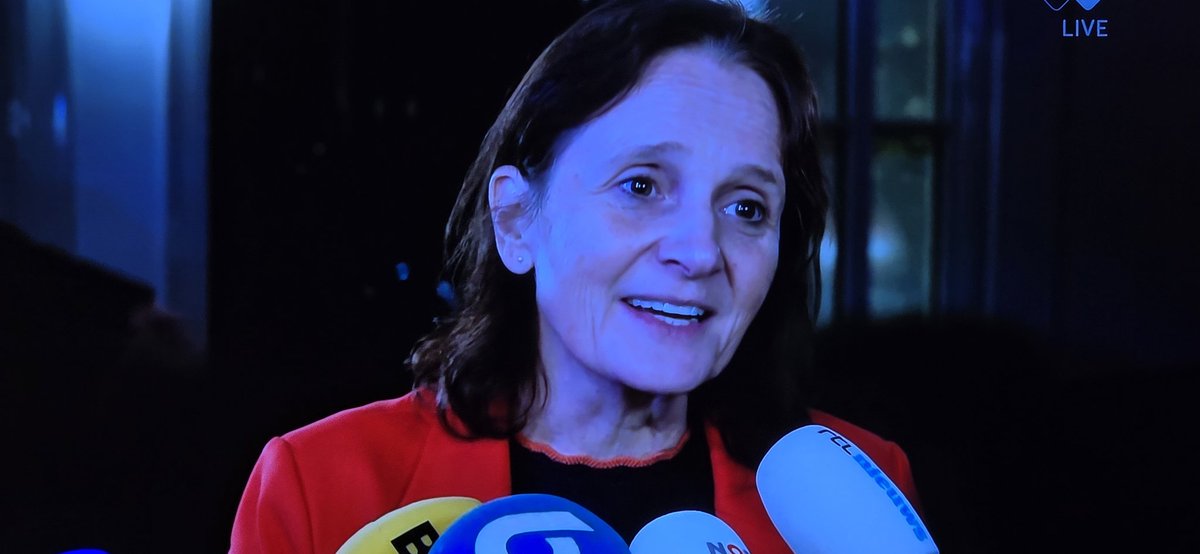 #Achahbar beantwoordt geen vragen en de zwakke Van Vroonhoven zegt niet te weten wat er in de ministerraad is gezegd en verwijst naar Achahbar voor vragen of die zich gediscrimineerd voelt.

Bizar! Dit NSC is een volstrekt ongeloofwaardige club. #persconferentie #kabinetscrisis