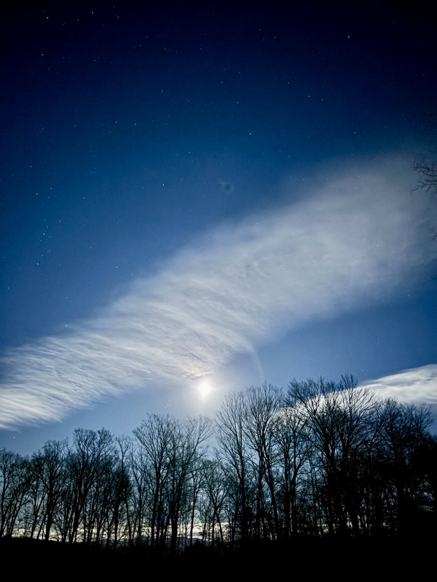 sonicanta's tweet photo. #BeaverMoon #Vermont #tonight https://t.co/3BO8PFFGa5
