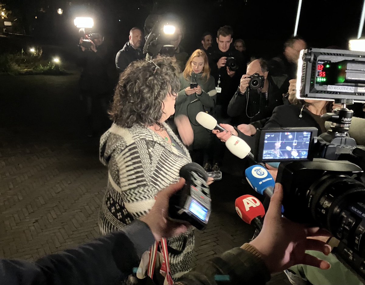 ‘We zijn er uitgekomen’ Waaruit? ‘Dat we verder gaan’