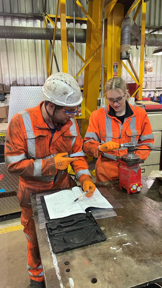 bachysoletanche's tweet photo. Plant Yard update!

James Greenhow of Greenhow Plant Engineering Ltd is working closely with our team and apprentices, delivering hands-on training in electrical, hydraulic, and mechanical works.
🔗 https://t.co/eTlV024UEY

#BuildOnUs #geotechnicalengineering #apprenticeships https://t.co/sdFRiPiCxh