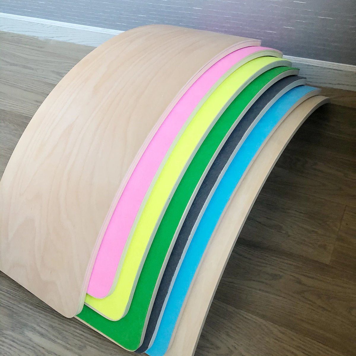 UnicunShop's tweet photo. Ready to unleash your kid's inner acrobat?🤸♀️ This wooden balance board is FUN, helps with posture & can be used in a MILLION ways! 🚀 Check it out: https://t.co/zaT61mwi5R #balanceboard #kidsactivities #playtime 🪵💪🎉 https://t.co/6B8wKgrLO4