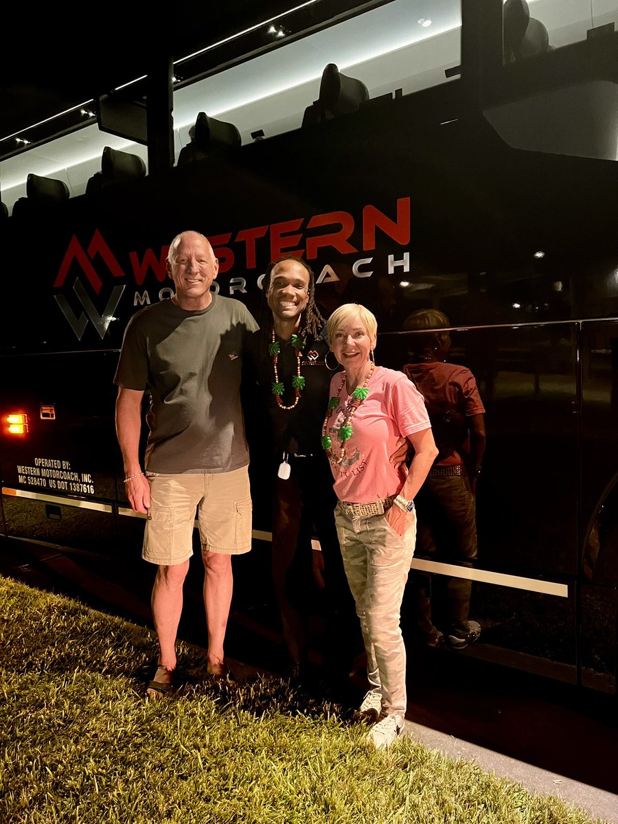 WesternMotorHTX's tweet photo. We are gearing up for the annual Nutcracker Market with Tiki Isñand. It's a holiday tradition full of festive finds and seasonal spirit. See you there! 🎄🚌✨ #westernmotorcoach #tikiisland #nutcrackermarket #ChristmasShopping https://t.co/x8yZtO95xL