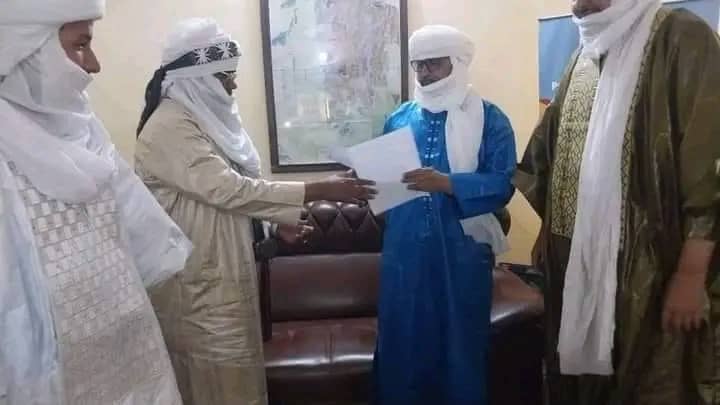 قيادة الإطار الاستراتيجي الدائم لي الشعب الازوادي 
هنون ولد علي 
الغباس اق انتالا 
بلال اق شريف 
فهد اق المحمود ............ وفقكم الله بي ما فيه الخير لي هذا الشعب العظيم الذي ضاق كل انواع الجرائم من طرف الجيش الارهابي المالي ومرتزقة فاقنير الروسية